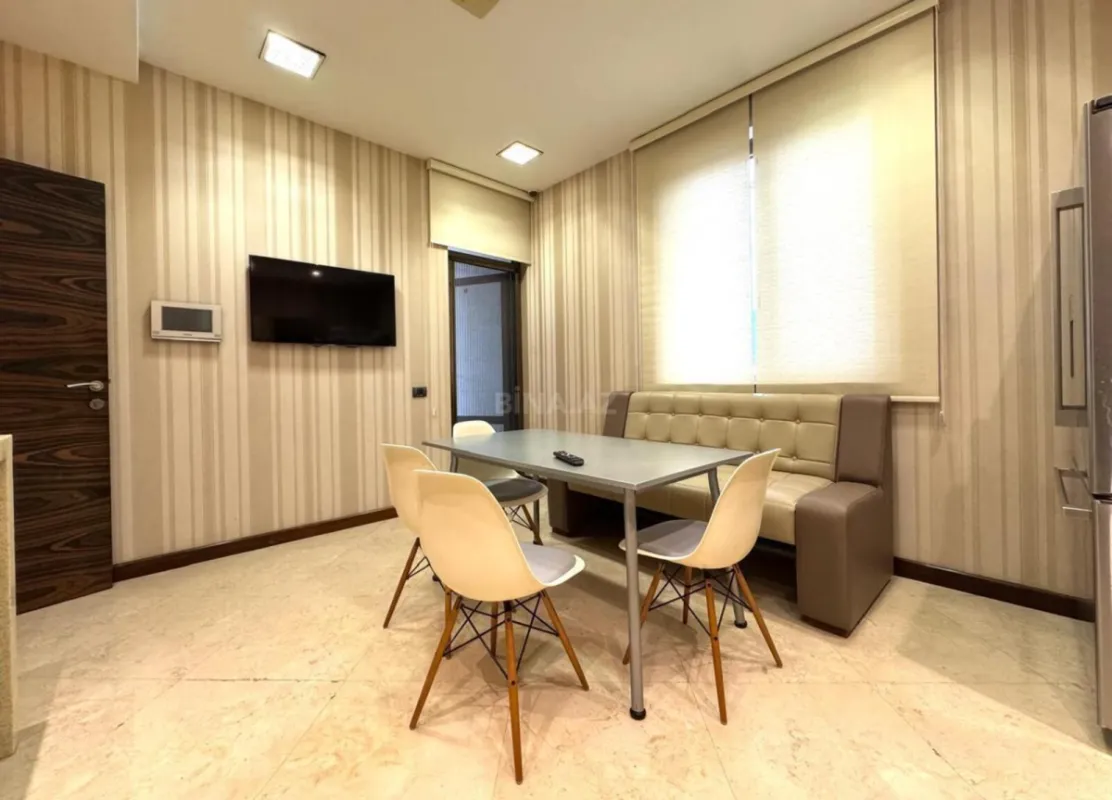 Kirayə verilir 4 otaqlı mənzil 174 m²