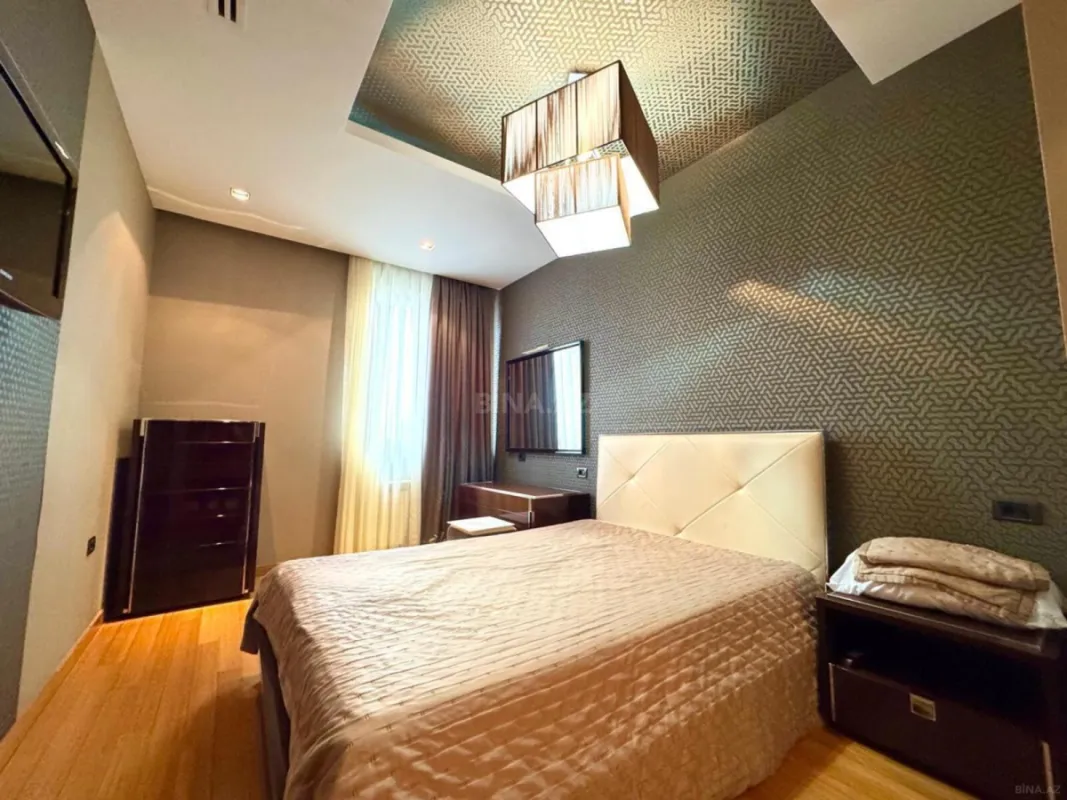 Kirayə verilir 4 otaqlı mənzil 174 m²