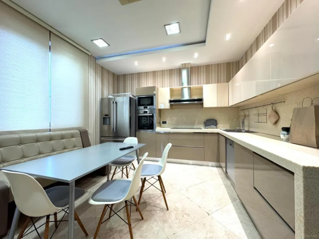 Kirayə verilir 4 otaqlı mənzil 174 m²