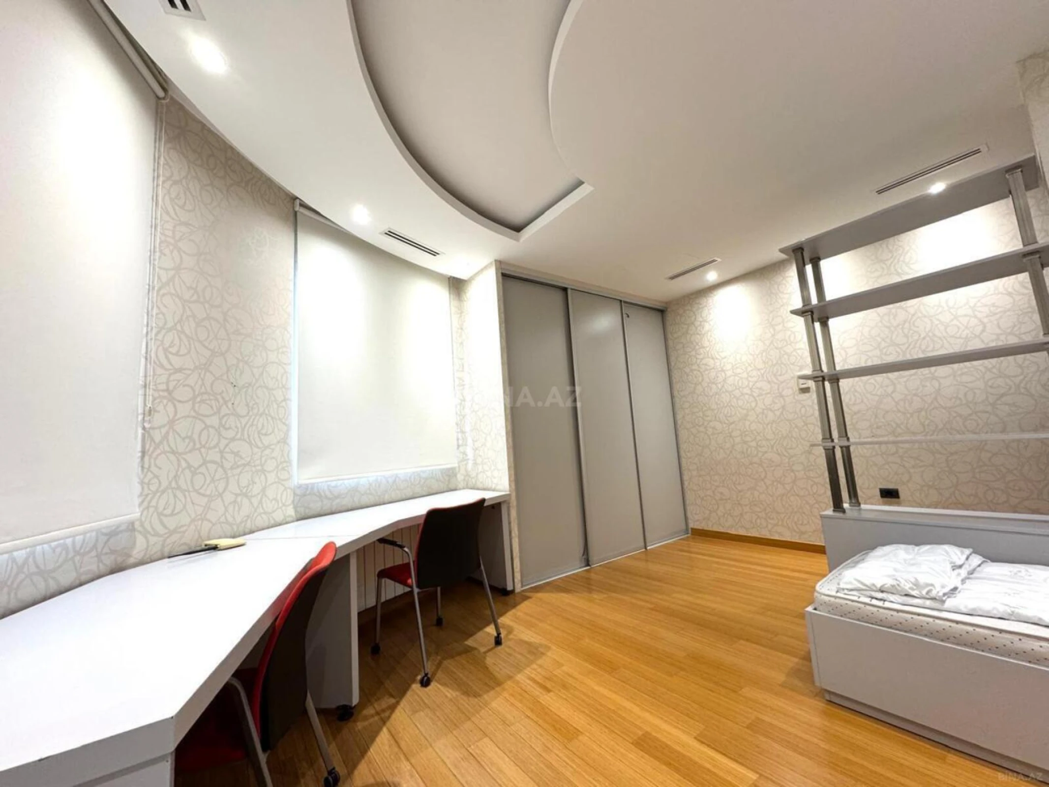 Kirayə verilir 4 otaqlı mənzil 174 m²