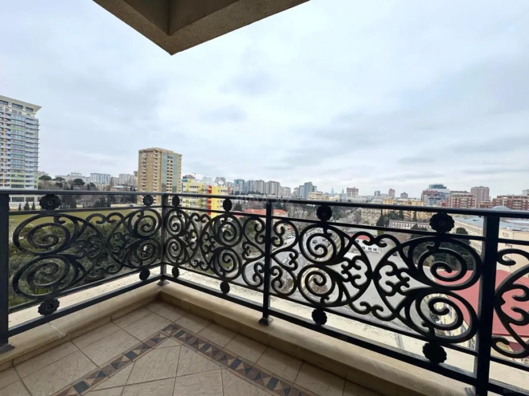 Kirayə verilir 4 otaqlı mənzil 174 m²