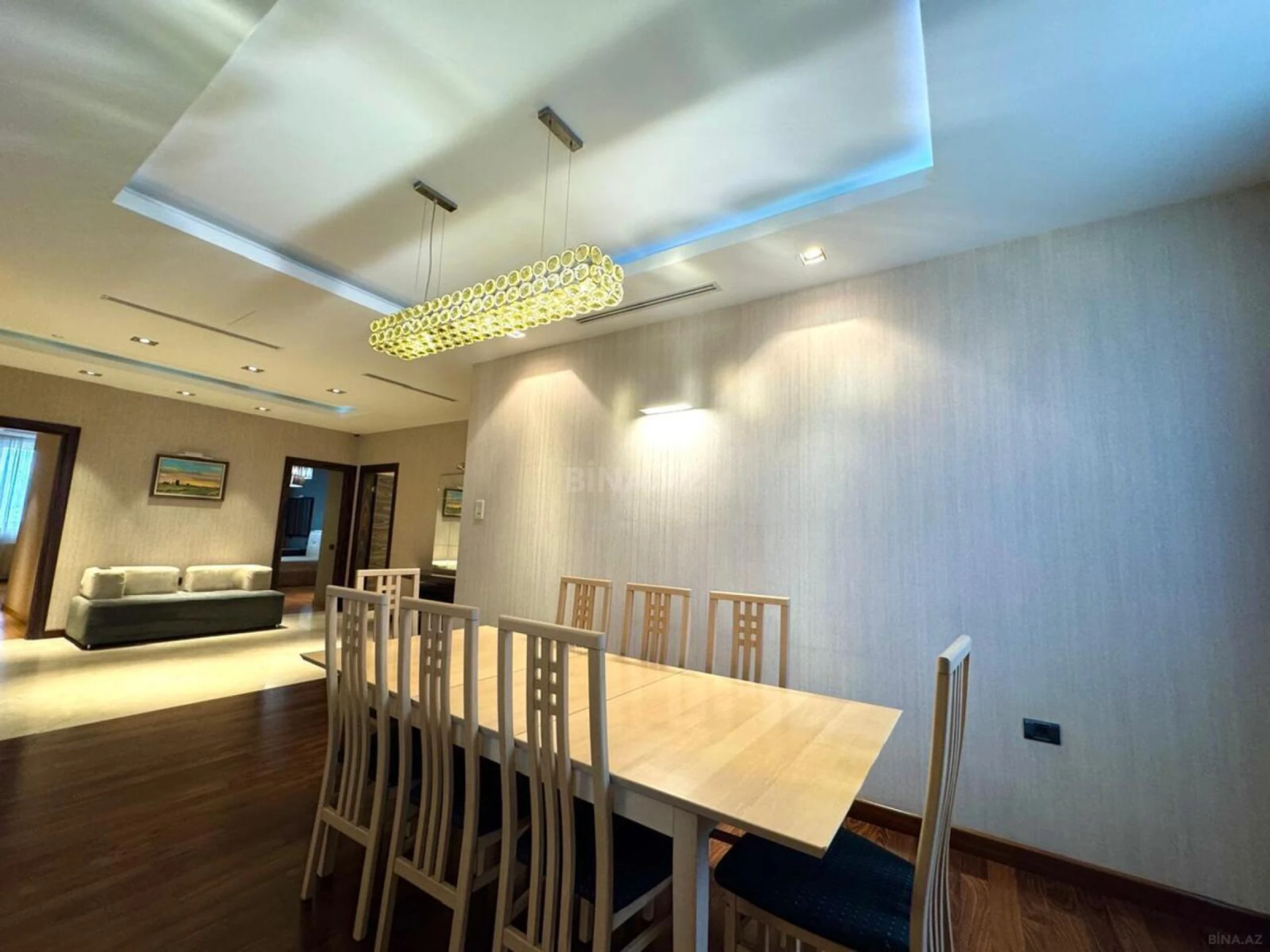 Kirayə verilir 4 otaqlı mənzil 174 m²