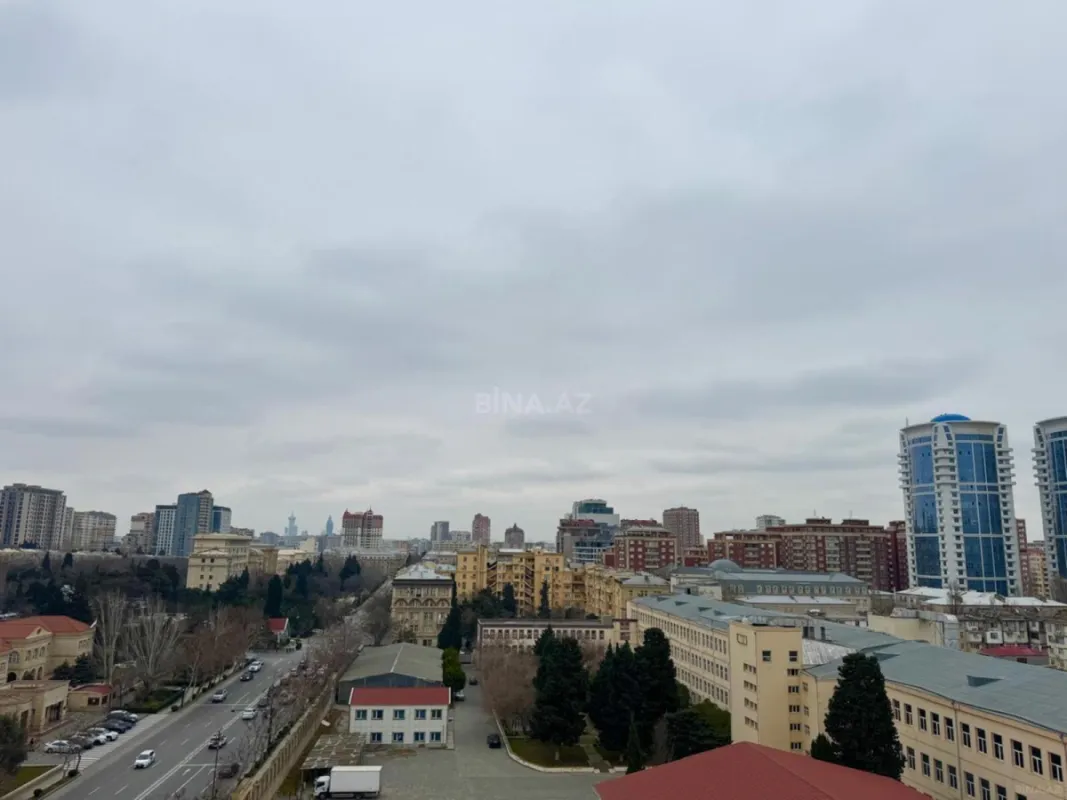 Kirayə verilir 4 otaqlı mənzil 174 m²