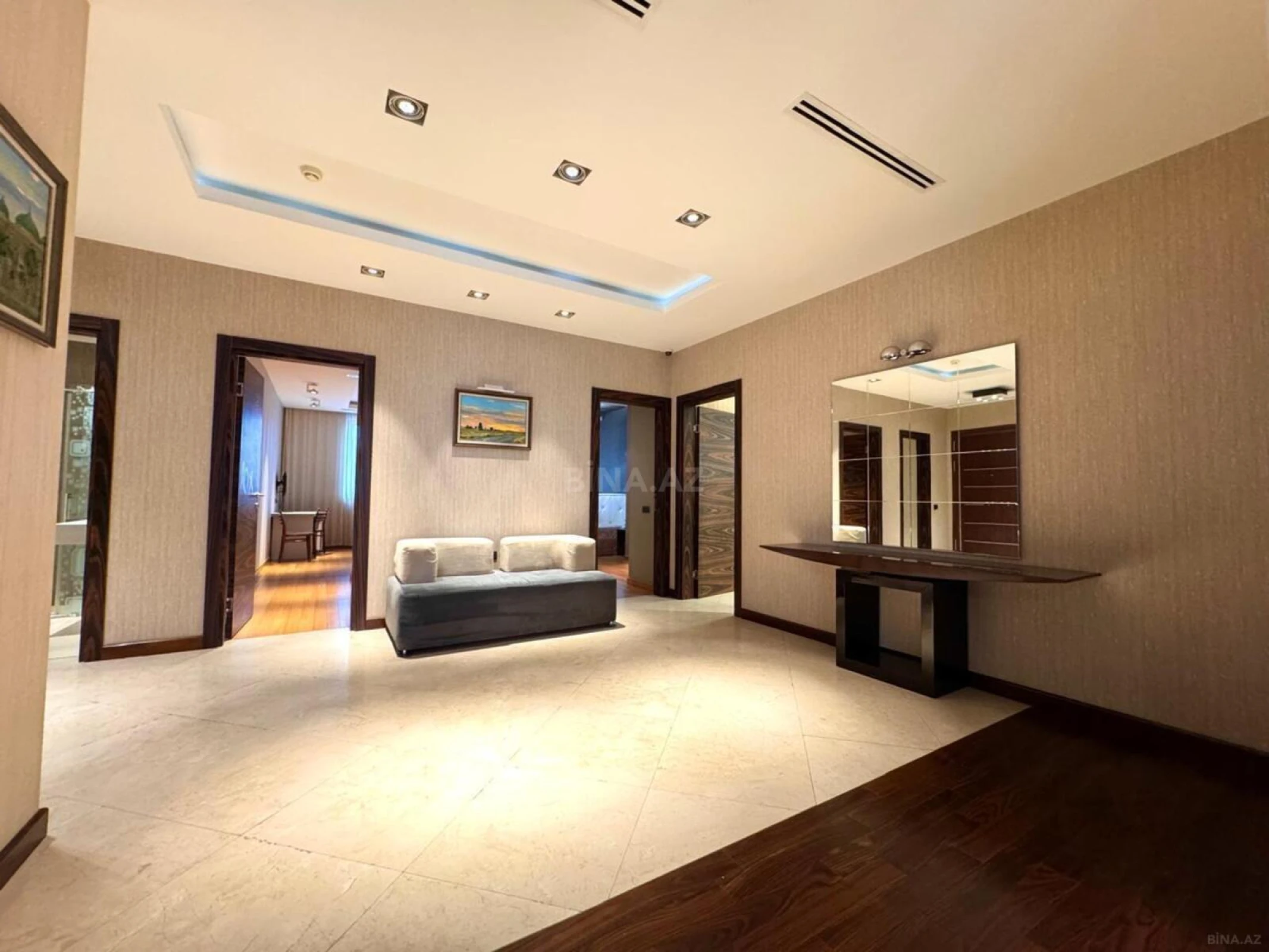 Kirayə verilir 4 otaqlı mənzil 174 m²