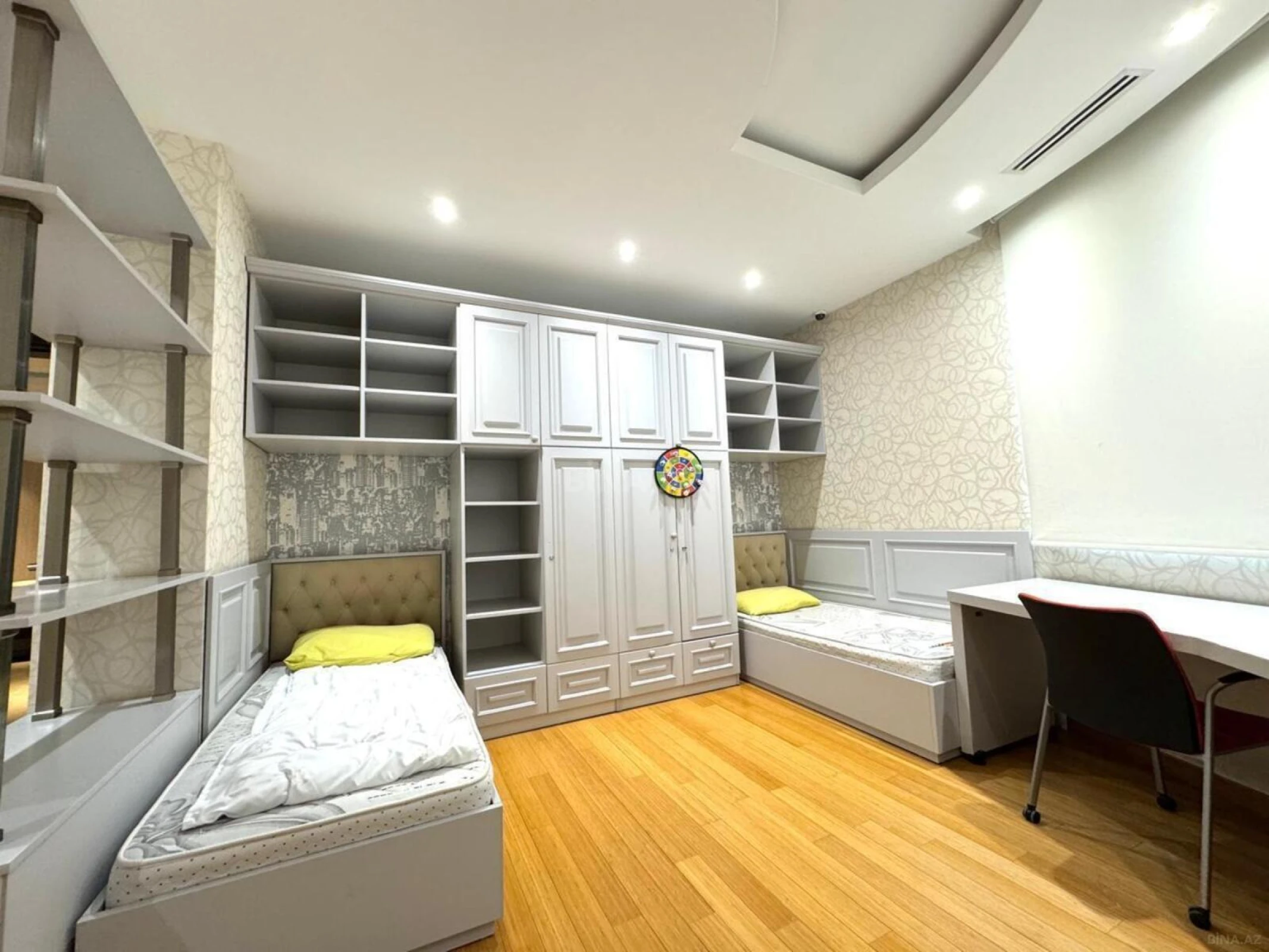 Kirayə verilir 4 otaqlı mənzil 174 m²