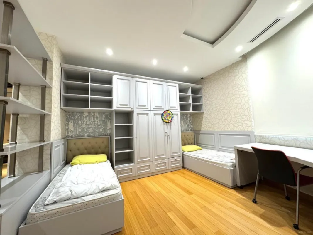 Kirayə verilir 4 otaqlı mənzil 174 m²