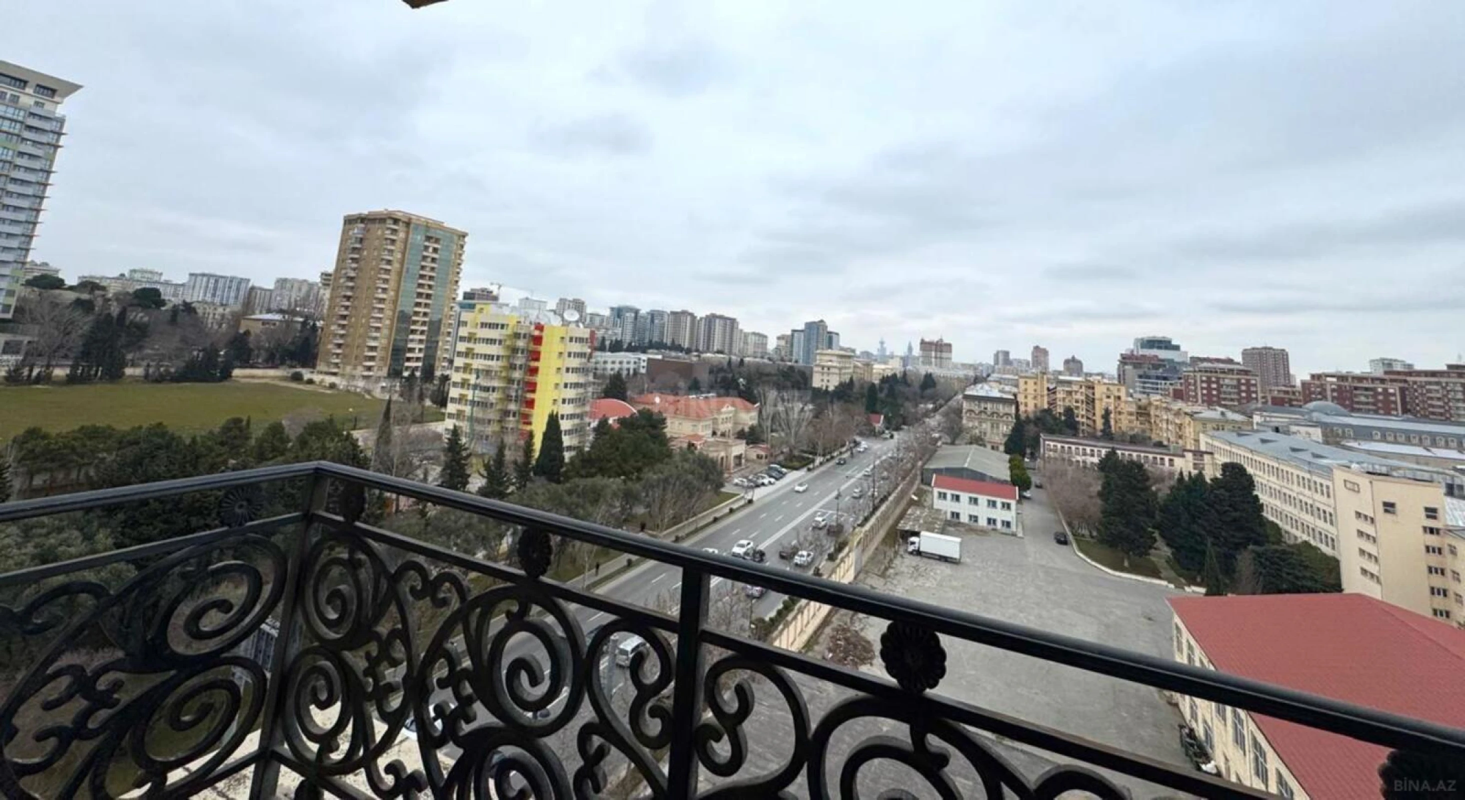 Kirayə verilir 4 otaqlı mənzil 174 m²