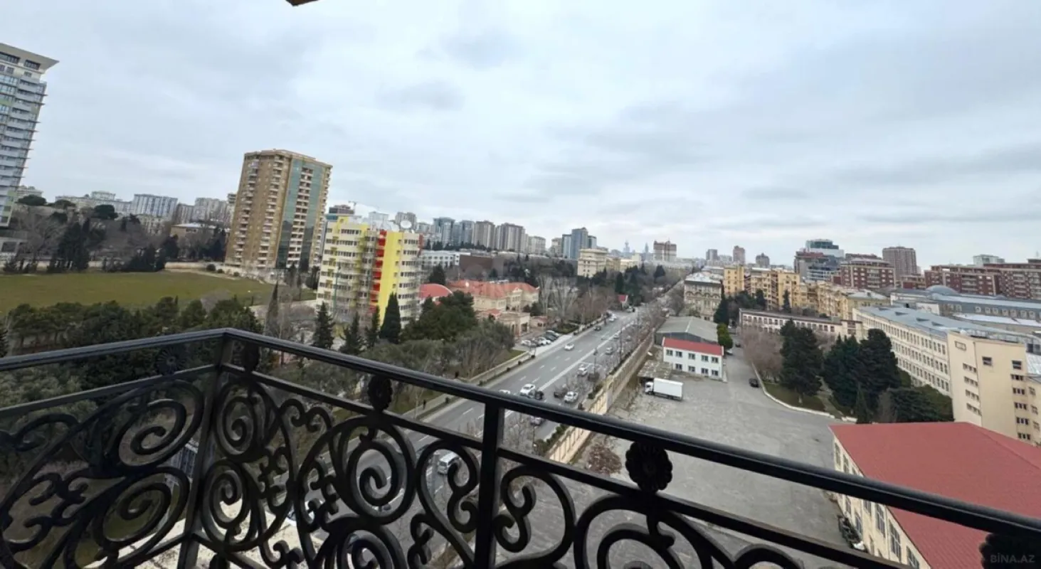 Kirayə verilir 4 otaqlı mənzil 174 m²