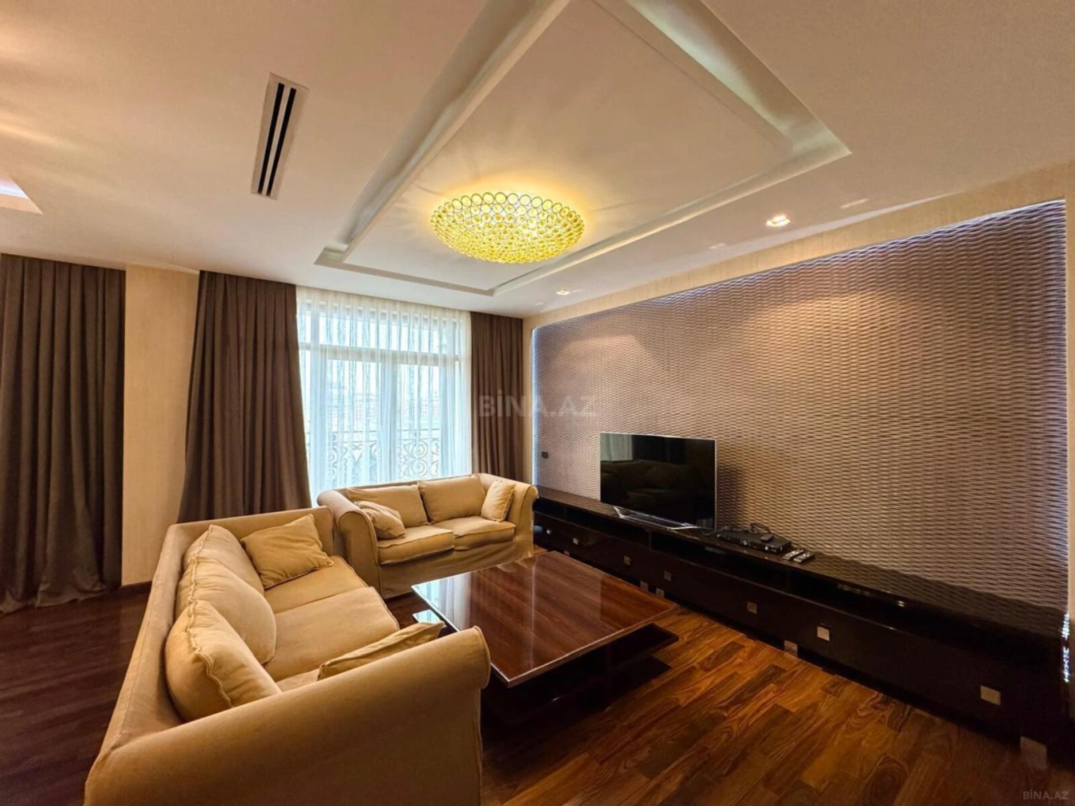 Kirayə verilir 4 otaqlı mənzil 174 m²