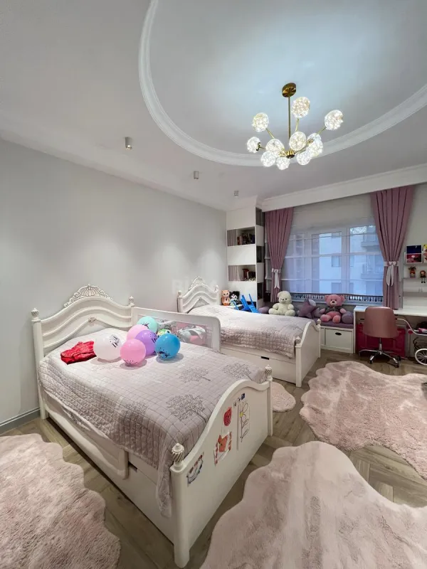 Satılır 4 otaqlı mənzil 136 m²