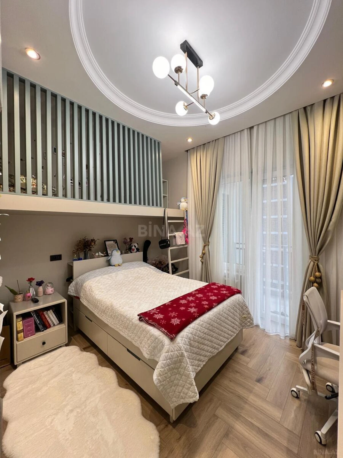Satılır 4 otaqlı mənzil 136 m²