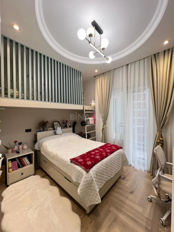 Satılır 4 otaqlı mənzil 136 m²