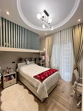 Satılır 4 otaqlı mənzil 136 m²