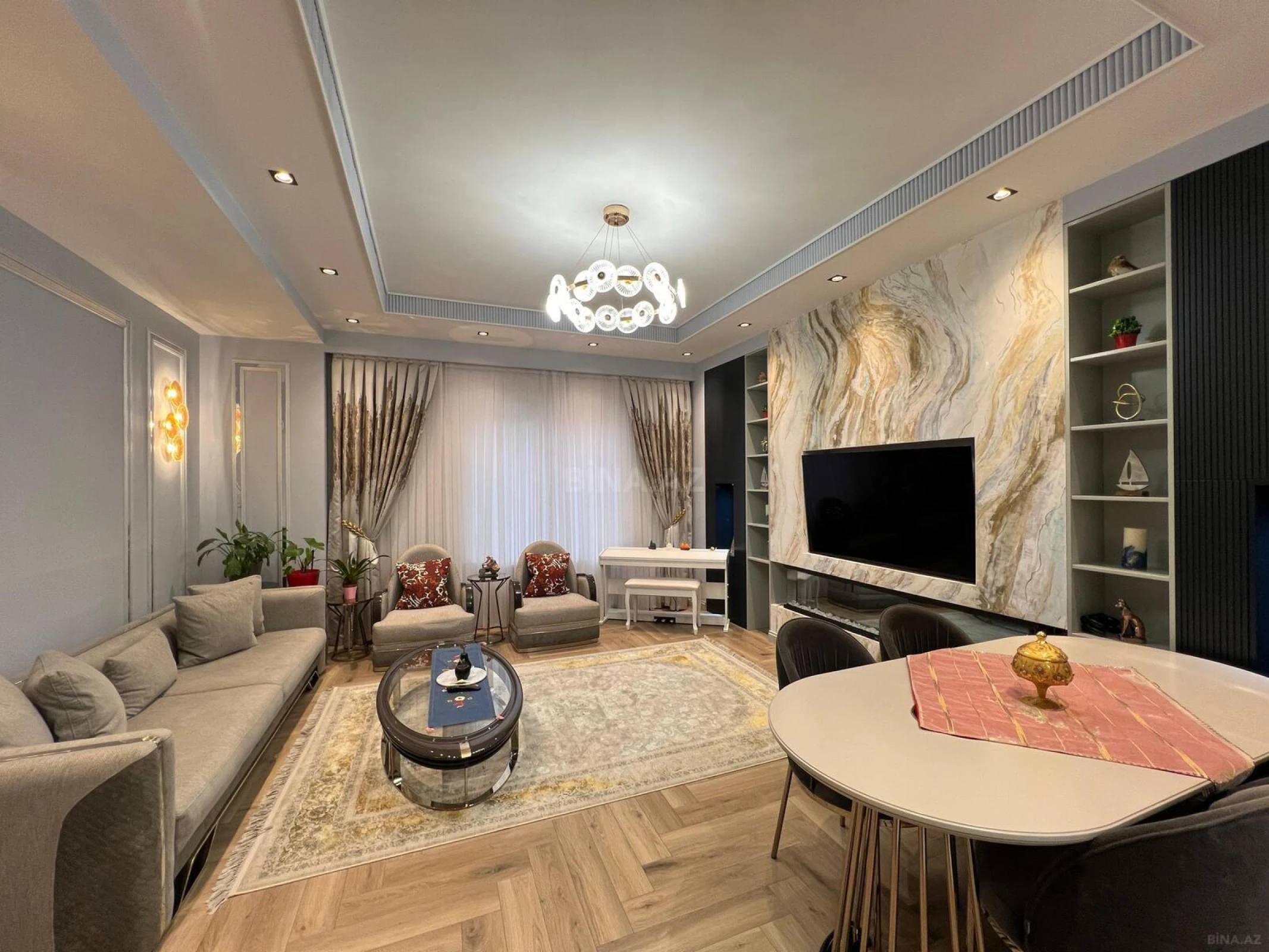Satılır 4 otaqlı mənzil 136 m²