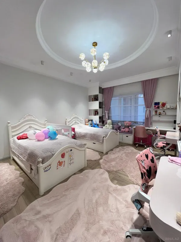 Satılır 4 otaqlı mənzil 136 m²