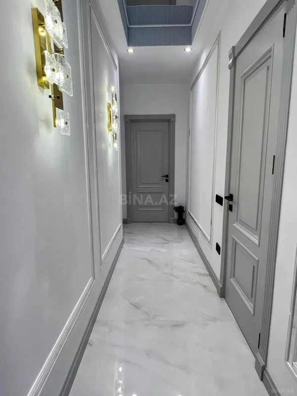 Satılır 4 otaqlı mənzil 136 m²