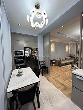 Satılır 4 otaqlı mənzil 136 m²