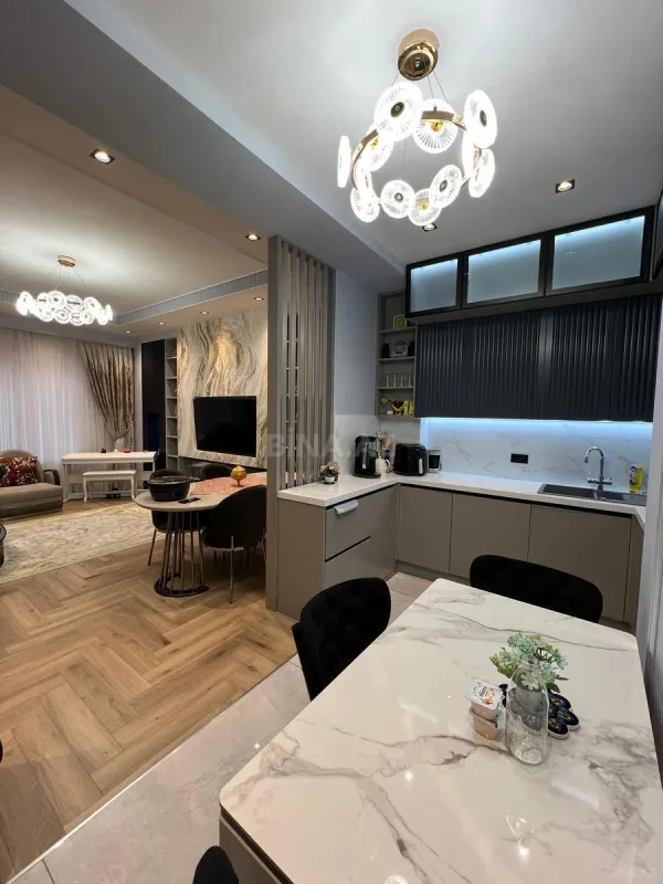 Satılır 4 otaqlı mənzil 136 m²