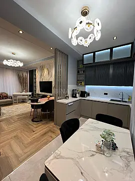 Satılır 4 otaqlı mənzil 136 m²