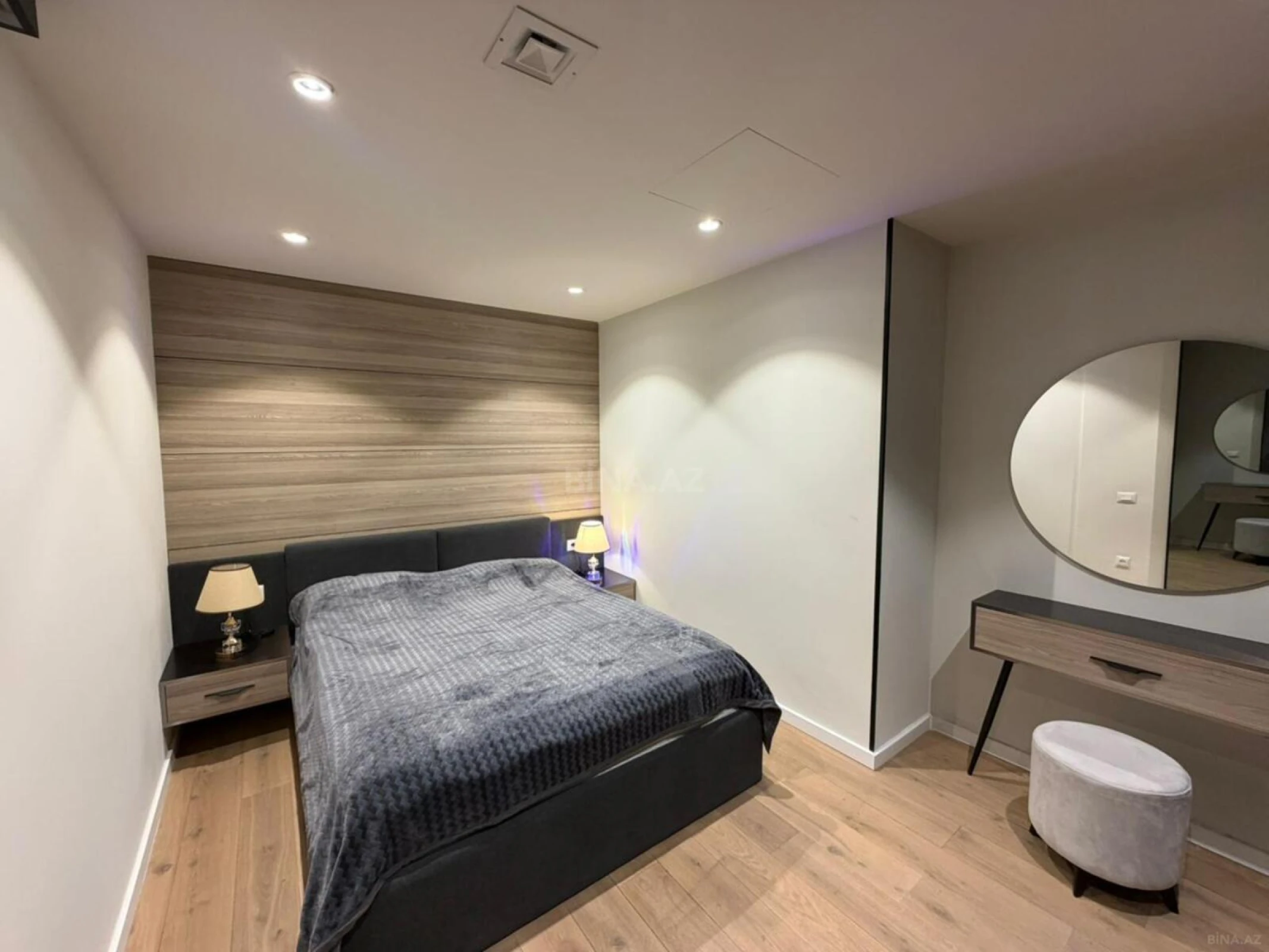 Kirayə verilir 2 otaqlı mənzil 93 m²