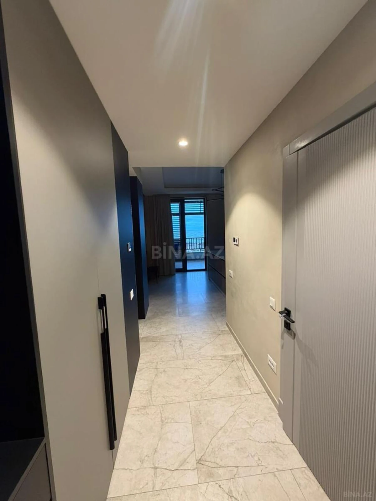 Kirayə verilir 2 otaqlı mənzil 93 m²