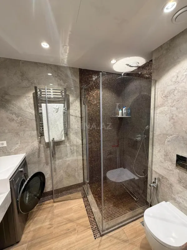 Kirayə verilir 2 otaqlı mənzil 93 m²