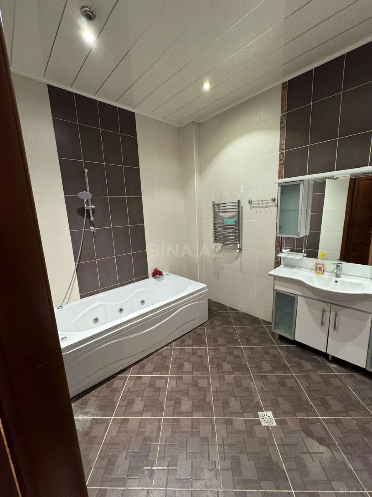 Satılır 3 otaqlı mənzil 160 m²