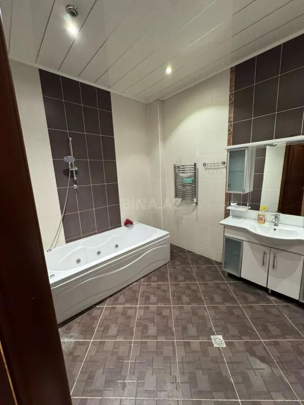 Satılır 3 otaqlı mənzil 160 m²