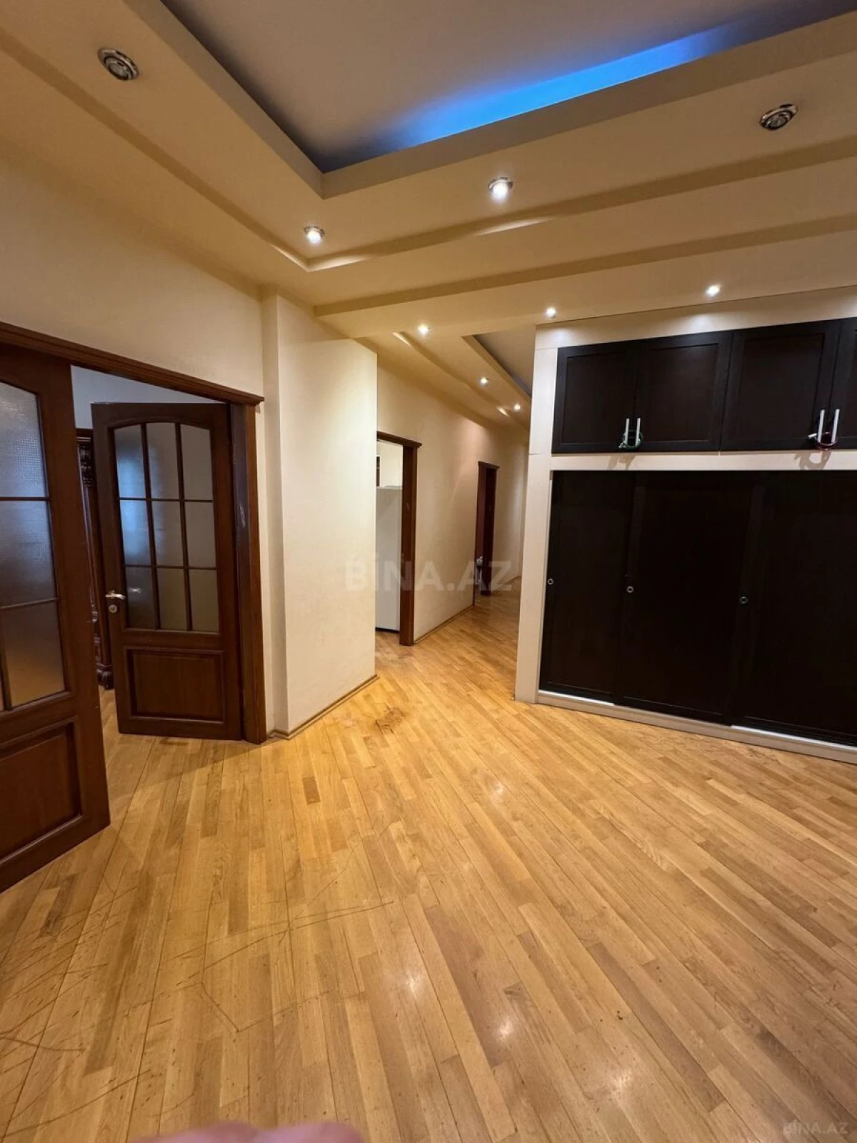 Satılır 3 otaqlı mənzil 160 m²