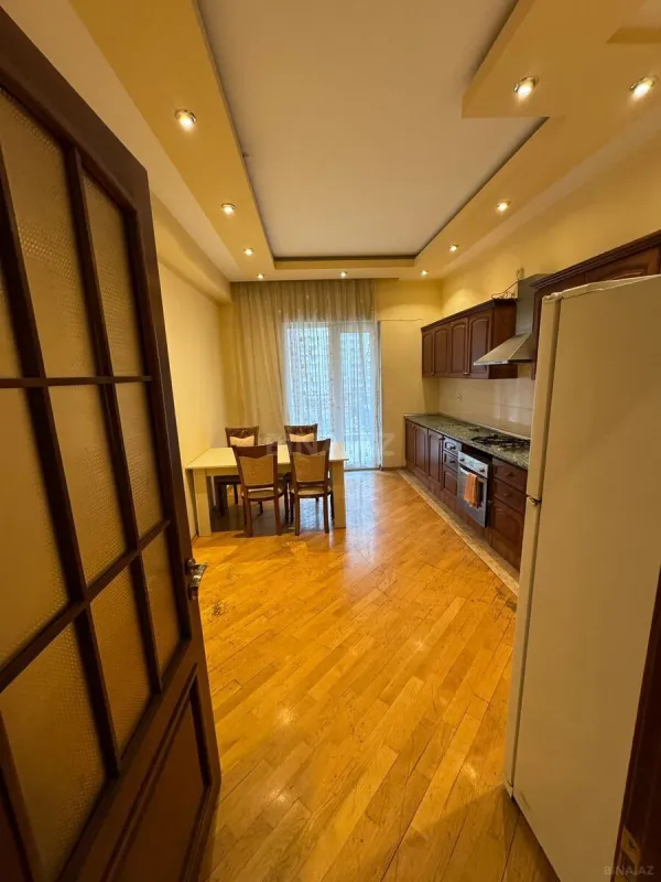Satılır 3 otaqlı mənzil 160 m²