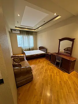 Satılır 3 otaqlı mənzil 160 m²