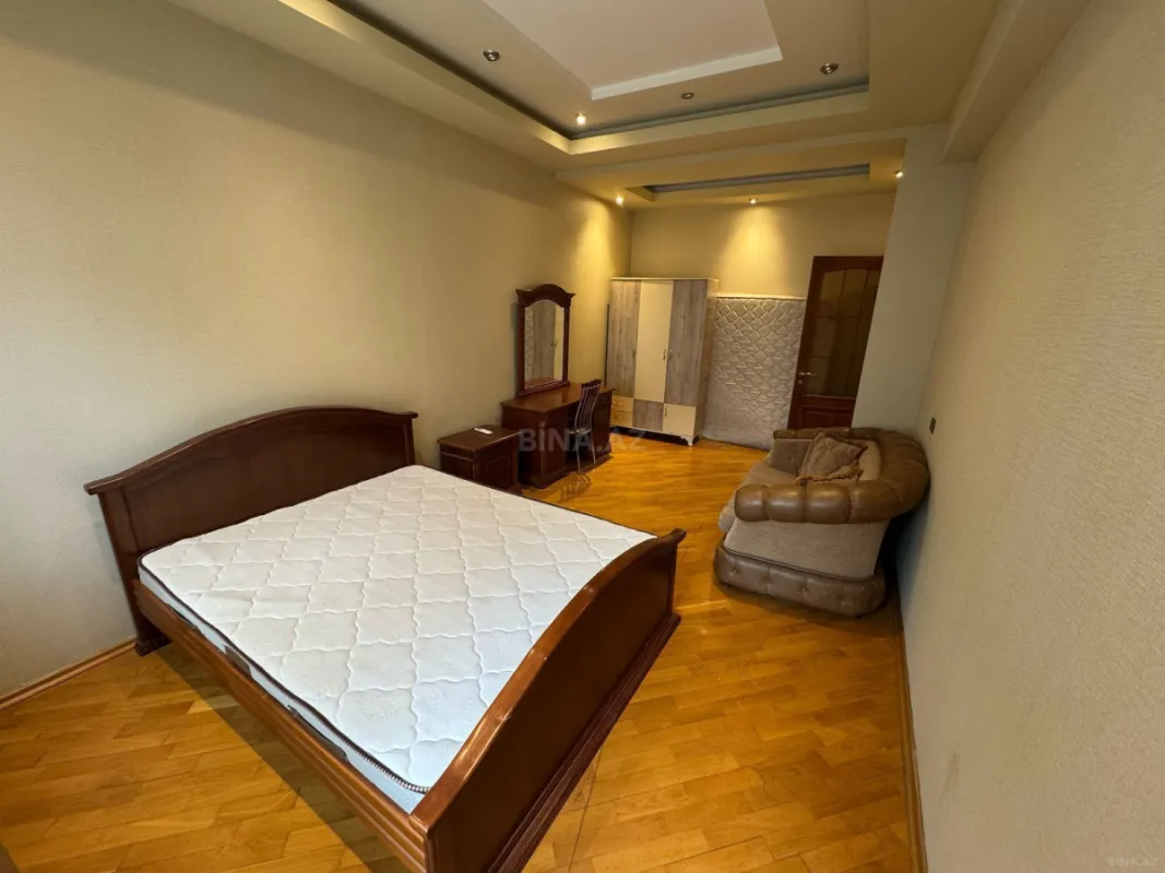 Satılır 3 otaqlı mənzil 160 m²