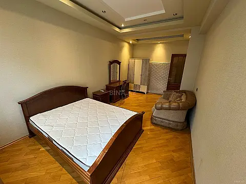 Satılır 3 otaqlı mənzil 160 m²