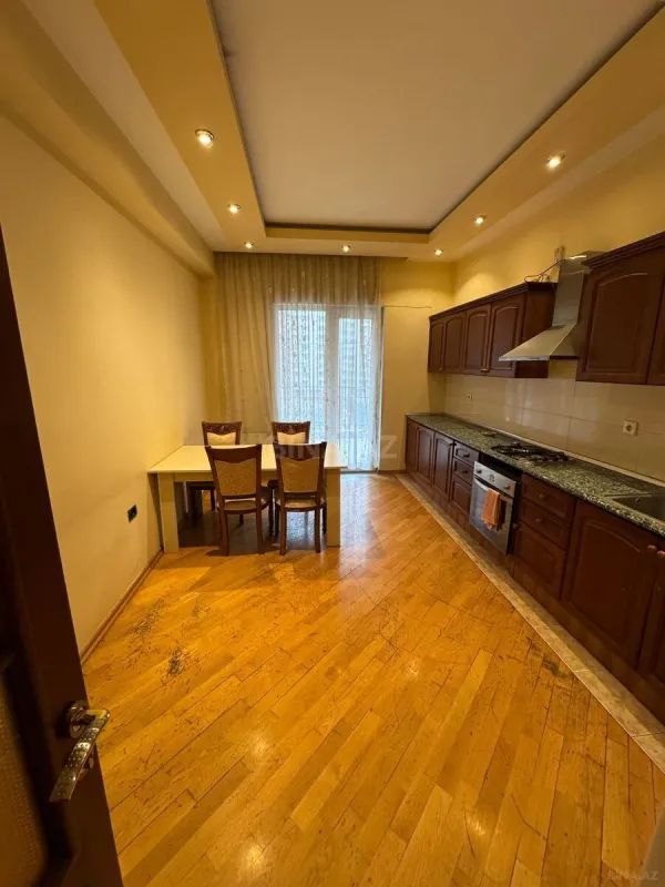 Satılır 3 otaqlı mənzil 160 m²