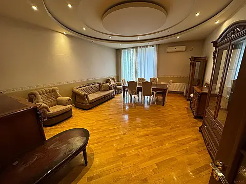 Satılır 3 otaqlı mənzil 160 m²