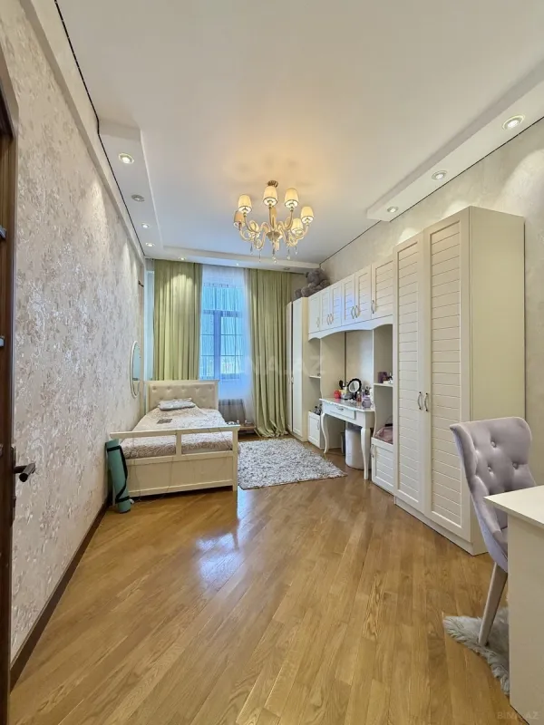 Kirayə verilir 4 otaqlı mənzil 174 m²