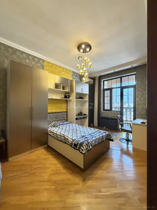 Kirayə verilir 4 otaqlı mənzil 174 m²