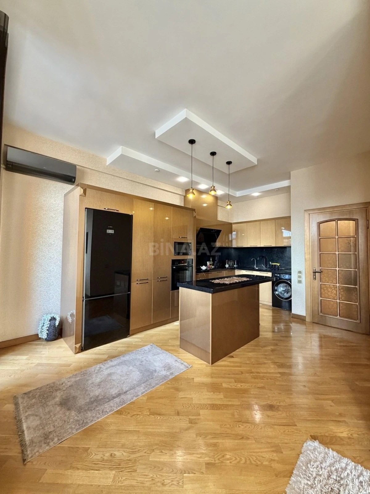 Kirayə verilir 4 otaqlı mənzil 174 m²