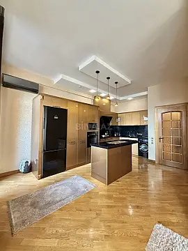 Kirayə verilir 4 otaqlı mənzil 174 m²