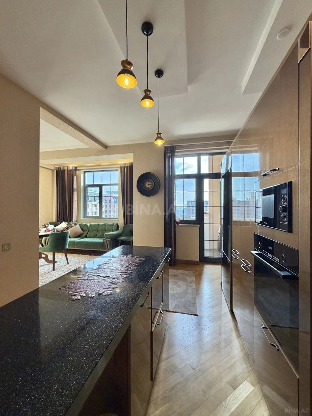 Kirayə verilir 4 otaqlı mənzil 174 m²