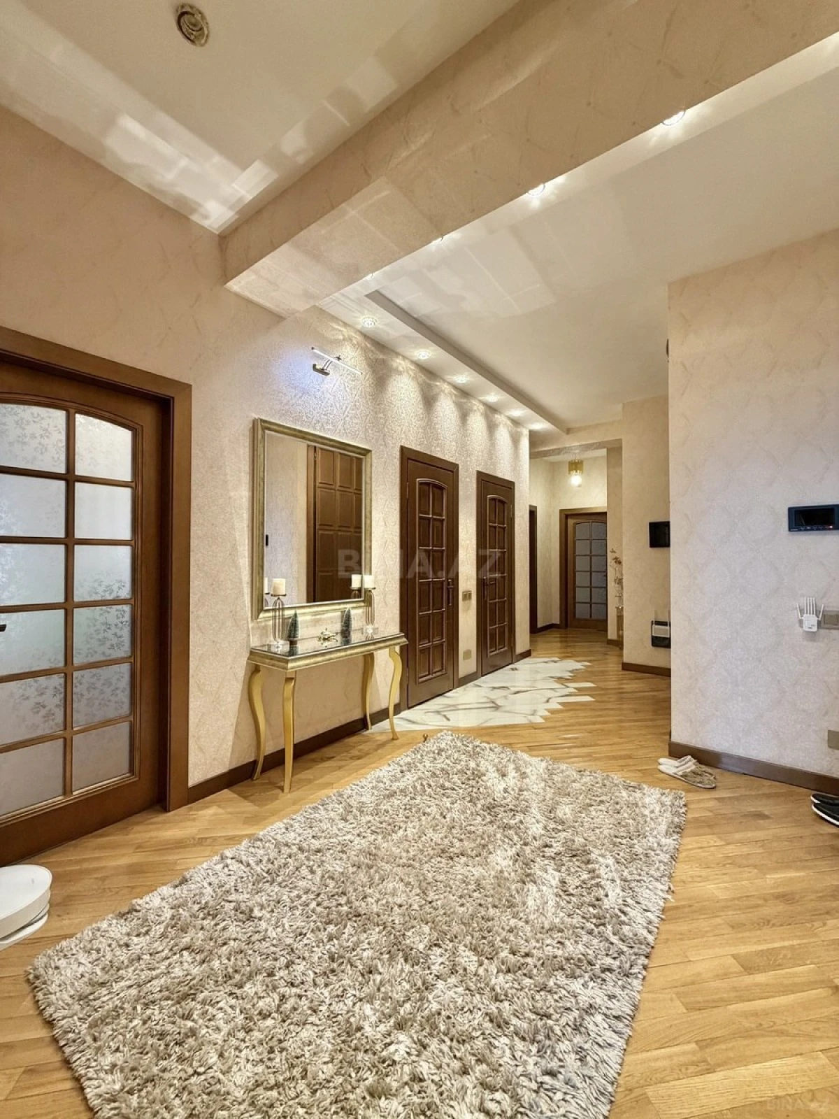 Kirayə verilir 4 otaqlı mənzil 174 m²