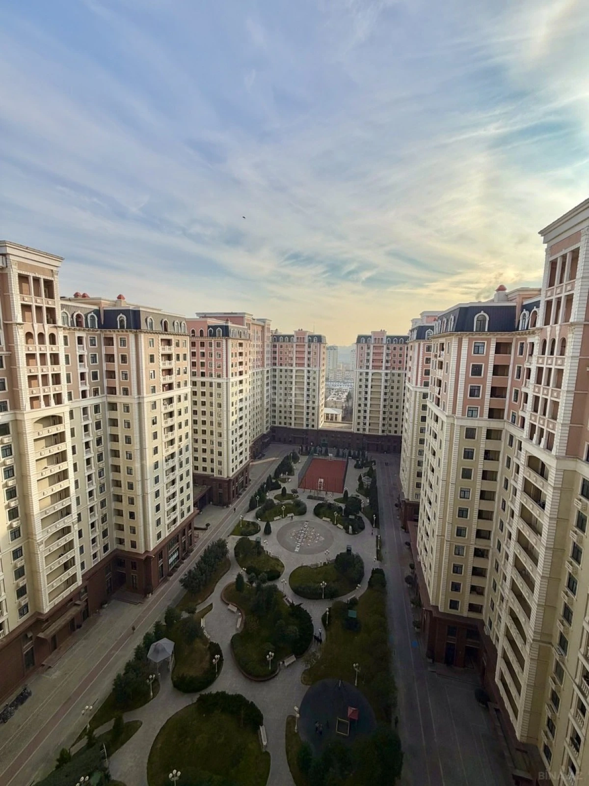 Kirayə verilir 4 otaqlı mənzil 174 m²