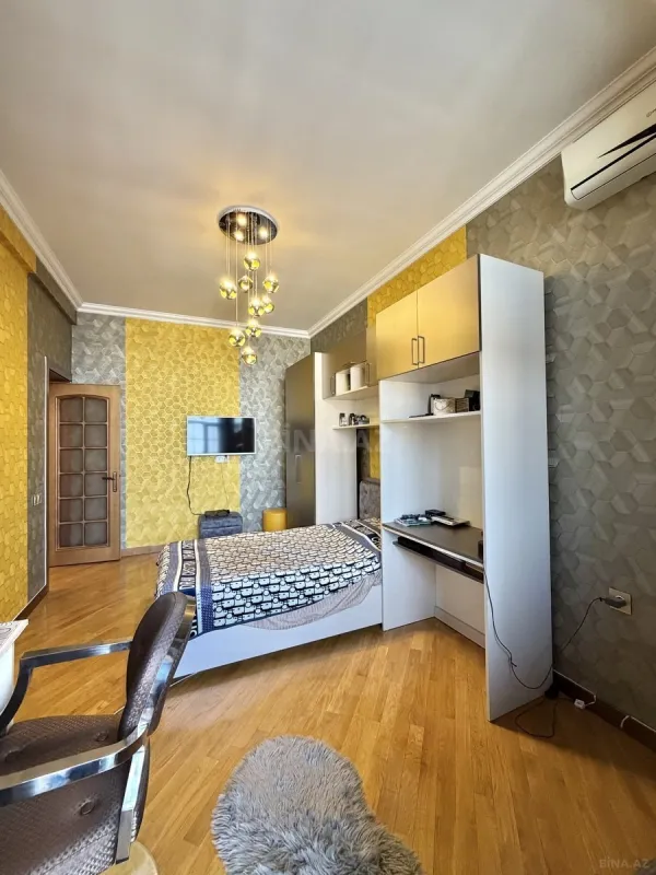 Kirayə verilir 4 otaqlı mənzil 174 m²