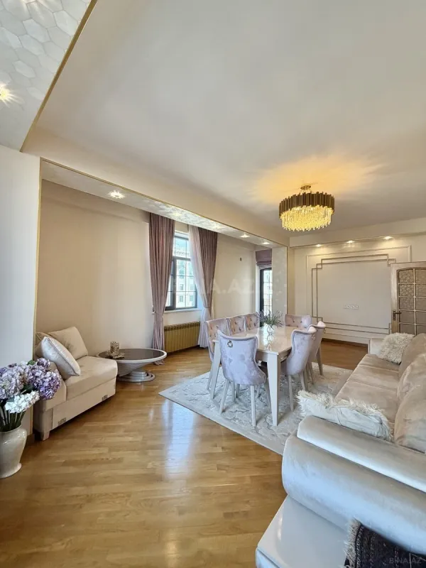 Kirayə verilir 4 otaqlı mənzil 174 m²