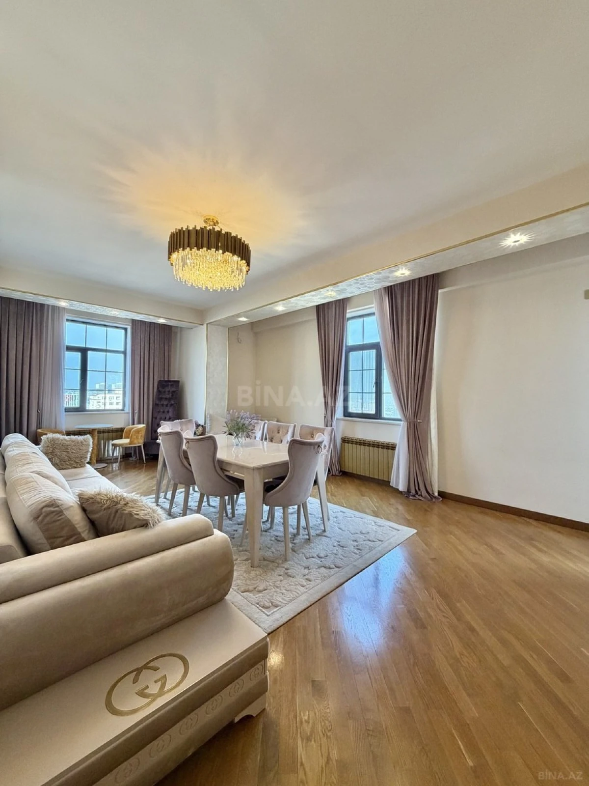 Kirayə verilir 4 otaqlı mənzil 174 m²