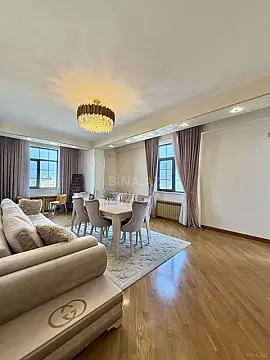 Kirayə verilir 4 otaqlı mənzil 174 m²