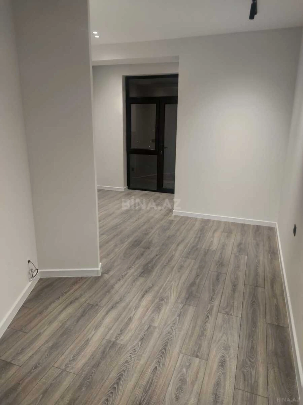 Satılır 2 otaqlı mənzil 82 m²