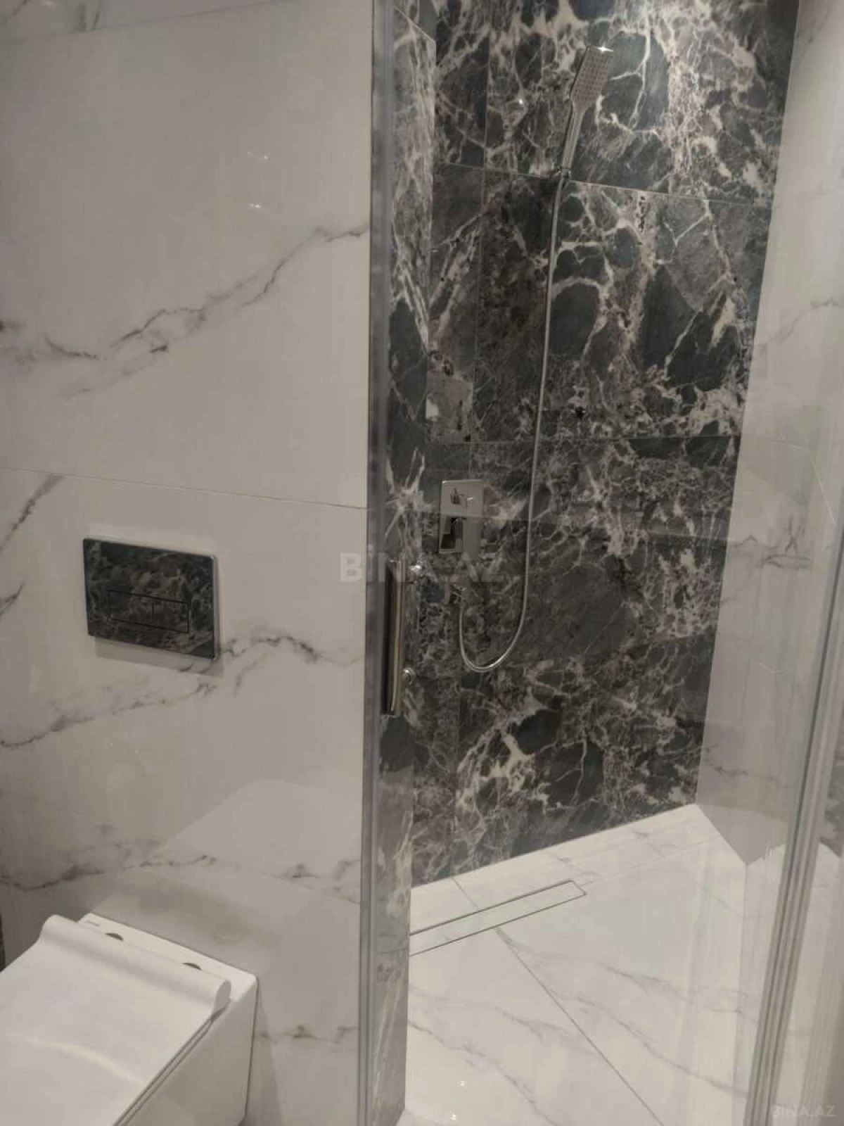 Satılır 2 otaqlı mənzil 82 m²