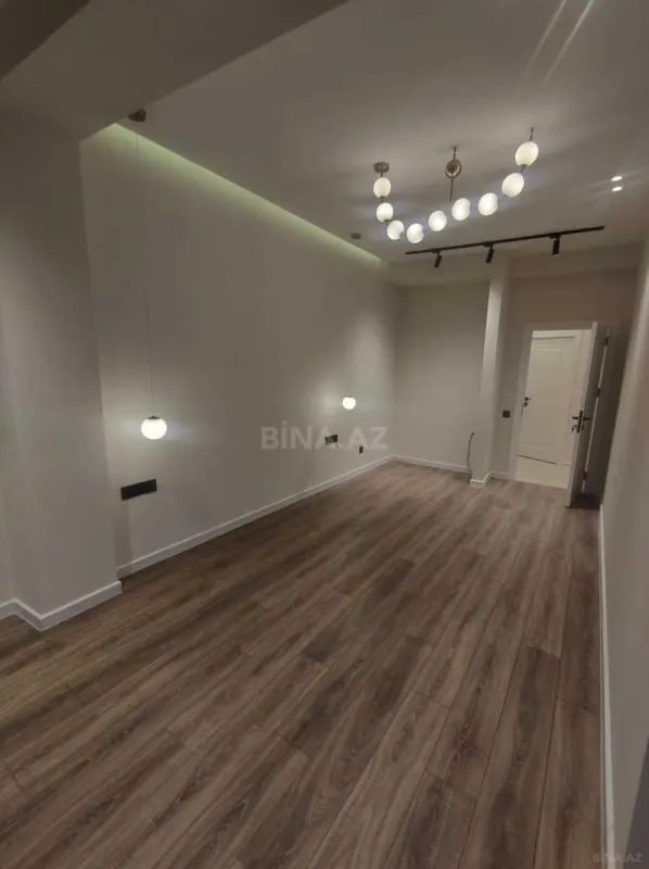 Satılır 2 otaqlı mənzil 82 m²