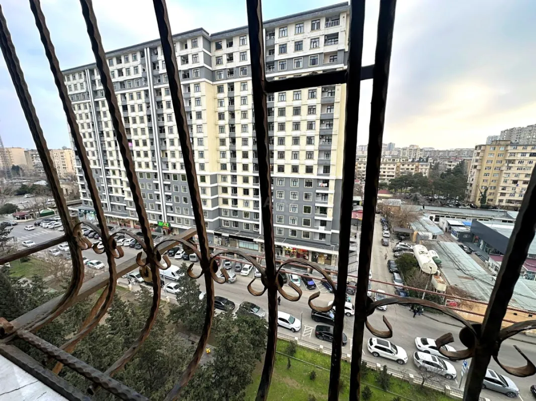 Satılır 4 otaqlı mənzil 100 m²